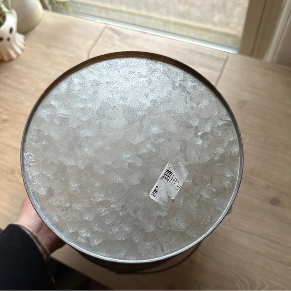 Galvanized metal “Merry Christmas” bucket - Picture 5 of 5